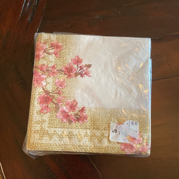 Beautiful paper plate set. - Picture 6 of 9